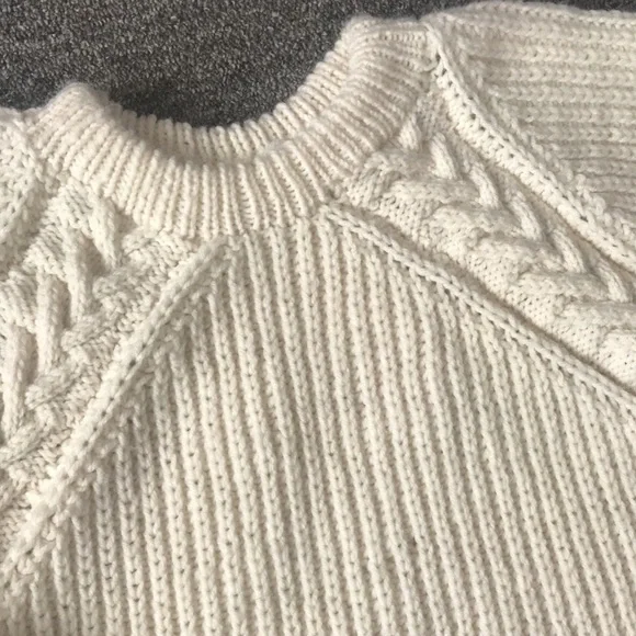 SOLD - Vintage off white oversized handmade cable knit sweater - Picture 3 of 7